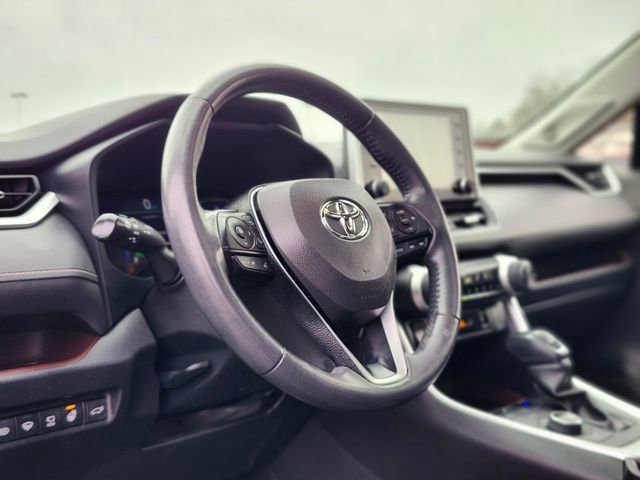 Used 2020 Toyota RAV4 Limited image 19