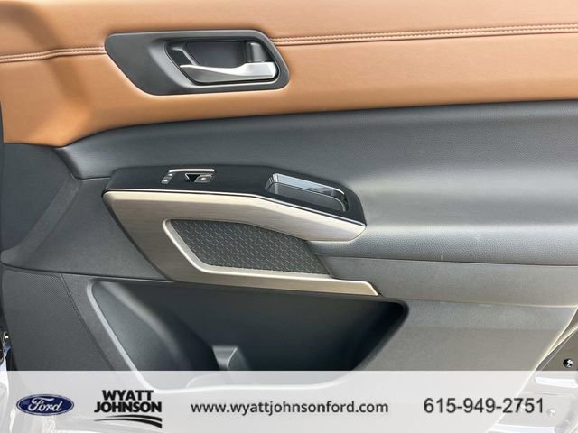 Used 2024 Nissan Pathfinder Platinum w/ Cargo Package image 25