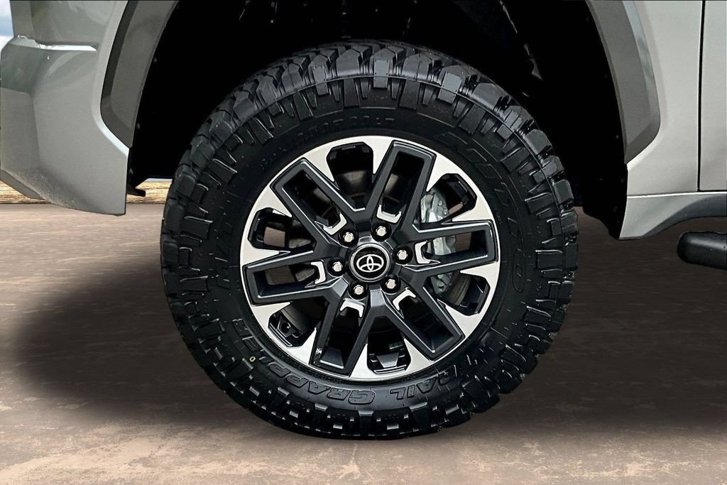 Used 2025 Toyota Tundra Limited AWD/4WD image 37