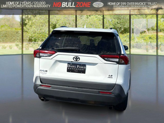 Used 2021 Toyota RAV4 LE AWD/4WD image 4
