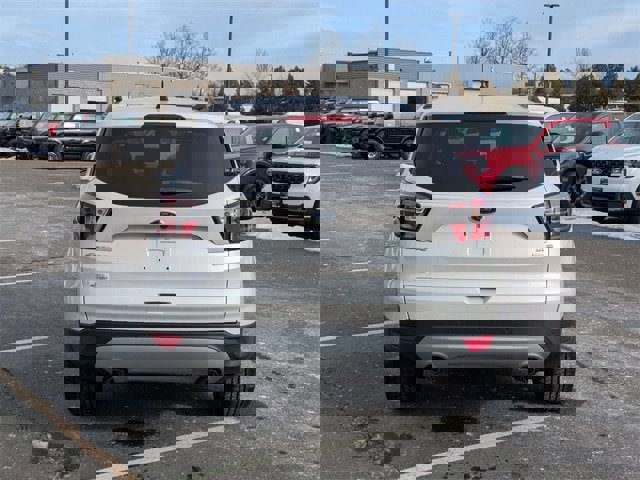 Certified 2017 Ford Escape SE w/ Equipment Group 201A image 4