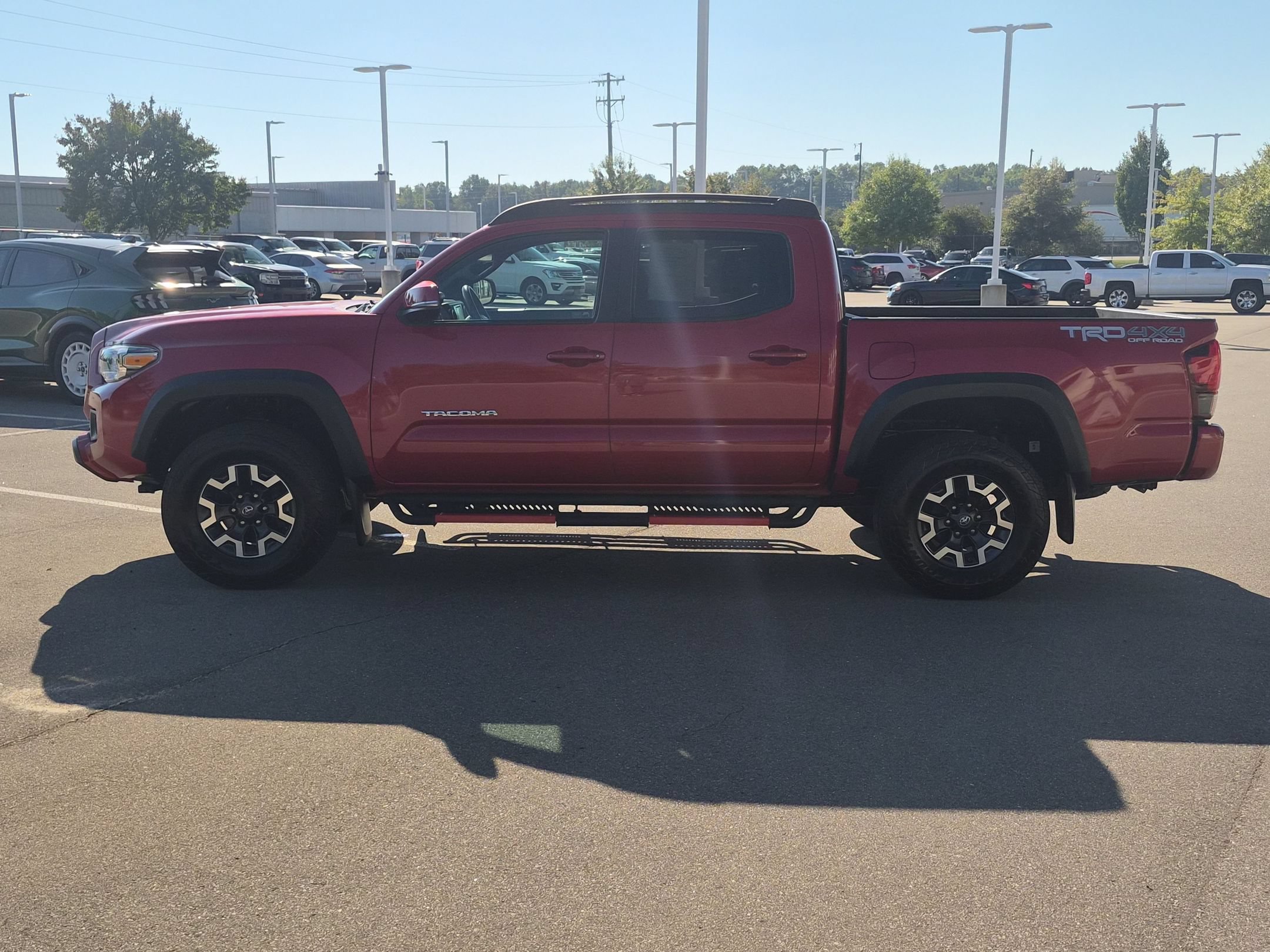 Used 2018 Toyota Tacoma TRD Off-Road w/ Technology Package AWD/4WD image 7