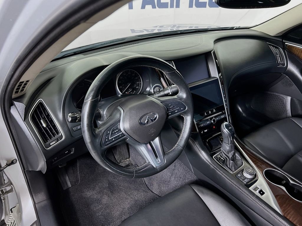 Used 2019 INFINITI Q50 Luxe w/ Essential Package (3.0T Luxe) AWD/4WD image 11