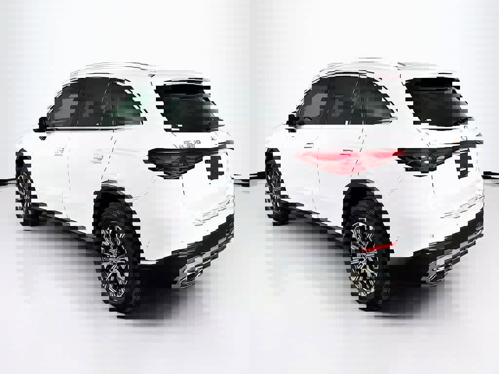 Used 2024 Mercedes-Benz GLC 300 4MATIC image 3