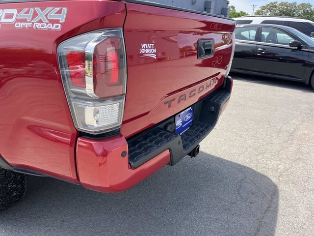 Used 2021 Toyota Tacoma TRD Off-Road w/ Technology Package AWD/4WD image 12
