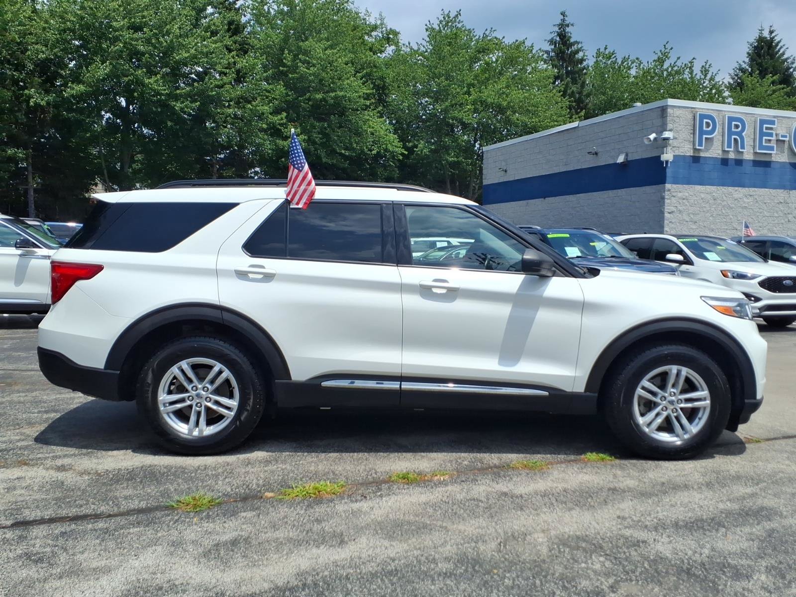 Certified 2022 Ford Explorer XLT w/ Equipment Group 202A AWD/4WD image 3