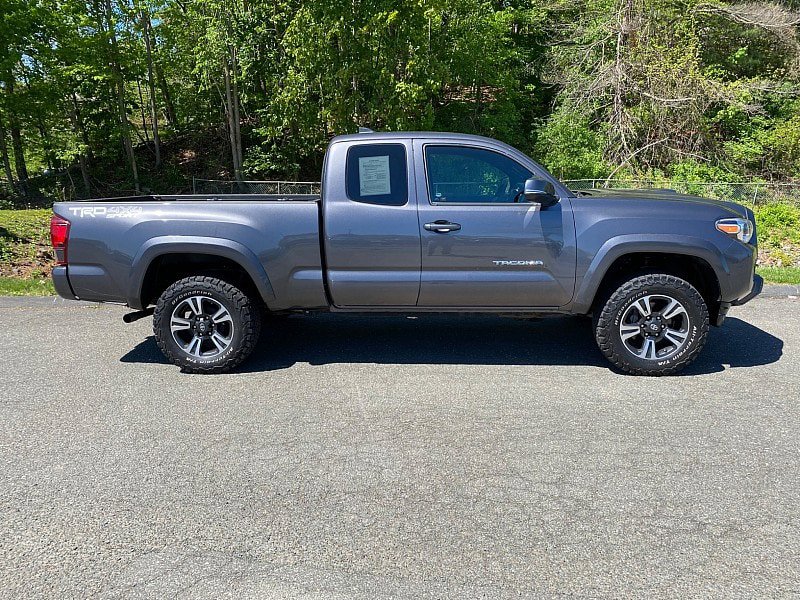 Used 2019 Toyota Tacoma TRD Sport w/ Technology Package AWD/4WD image 5