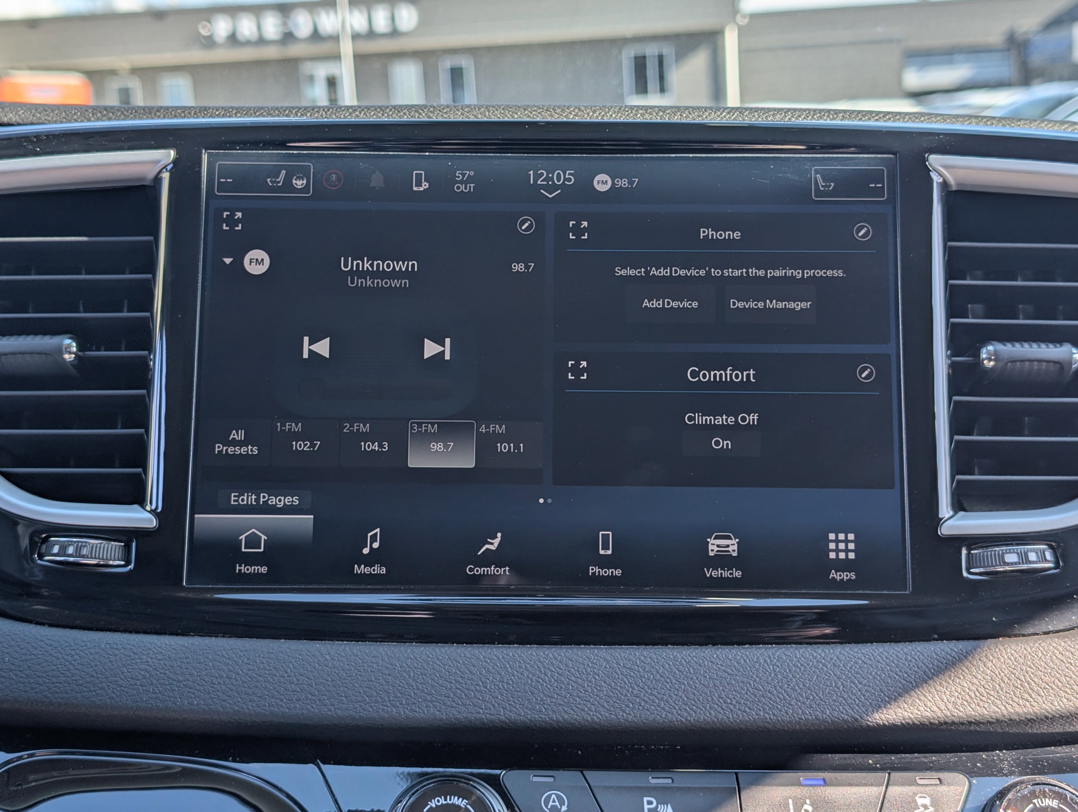 Used 2024 Chrysler Pacifica Touring-L image 29