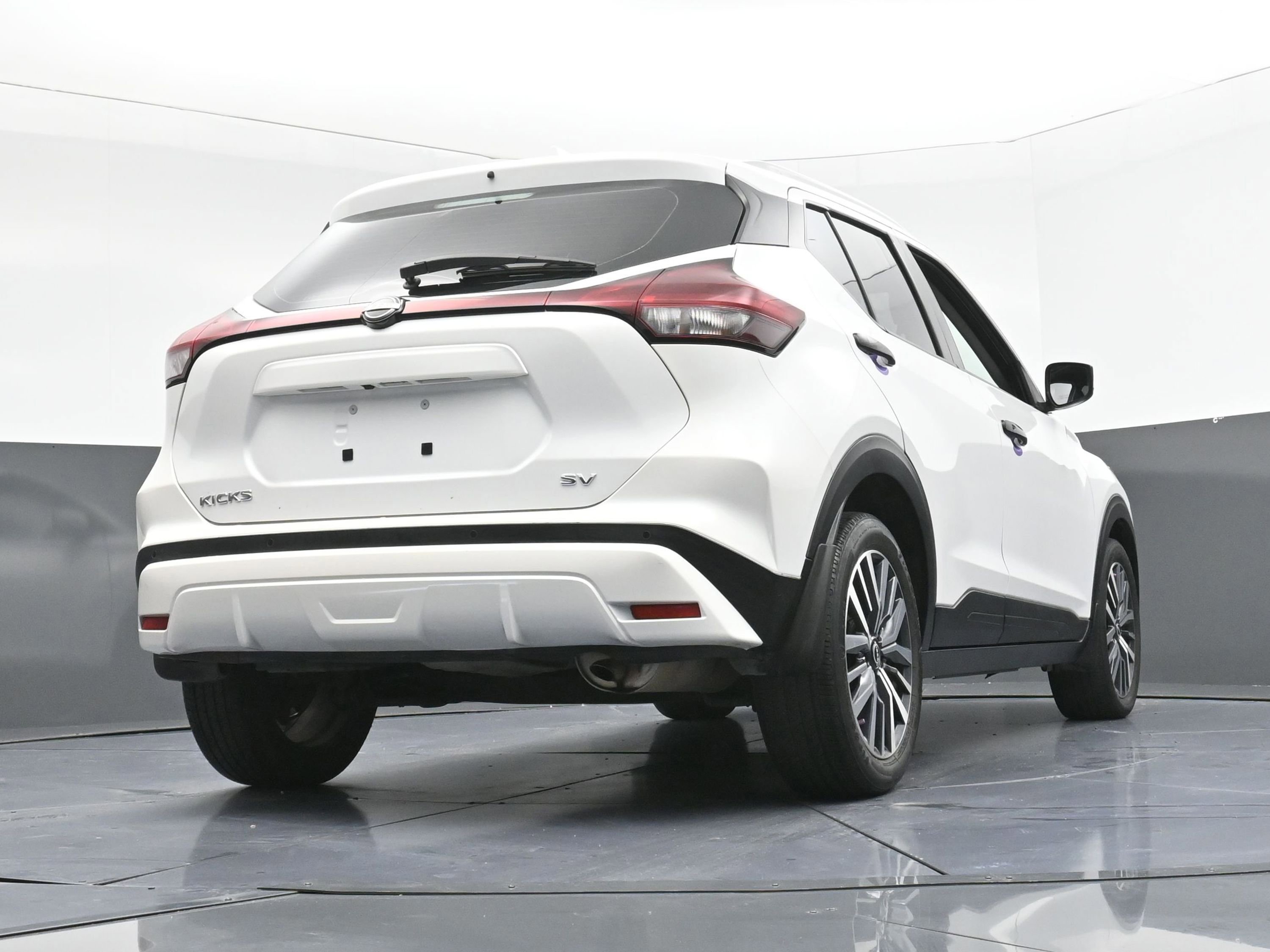 Used 2022 Nissan Kicks SV image 15