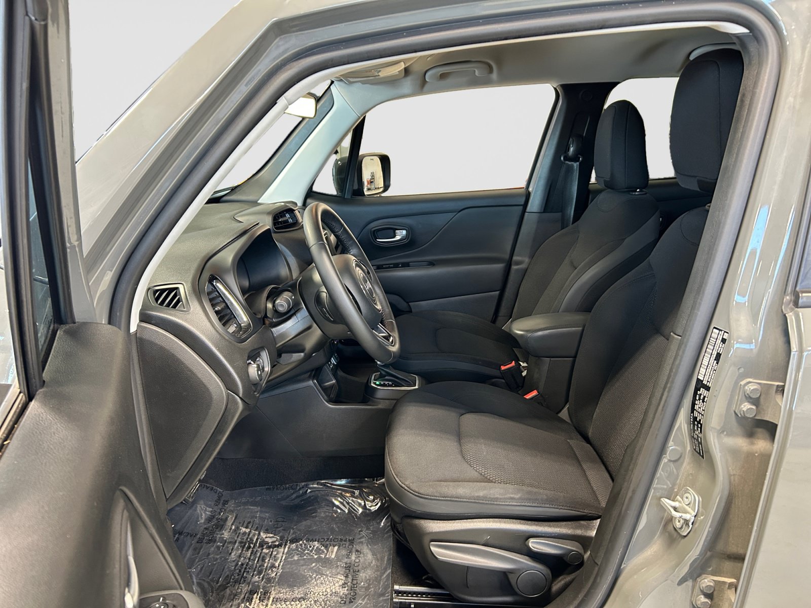 Used 2020 Jeep Renegade Altitude FWD image 10