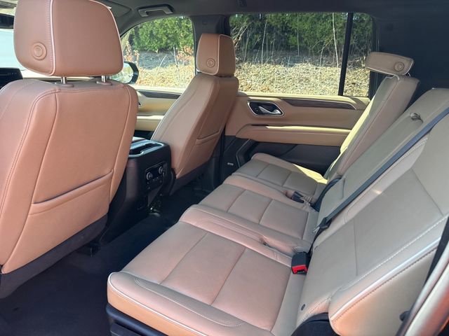 Used 2024 Chevrolet Suburban Premier image 10
