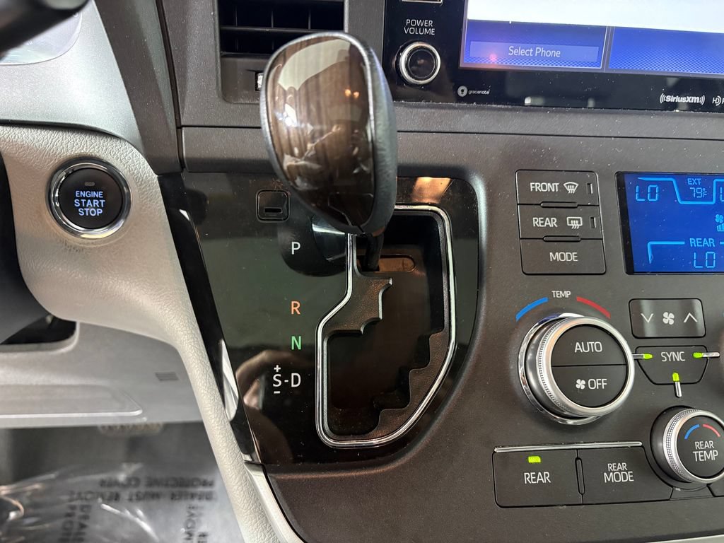 Used 2020 Toyota Sienna XLE FWD image 21