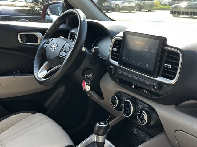 Used 2023 Hyundai Venue SEL FWD image 32