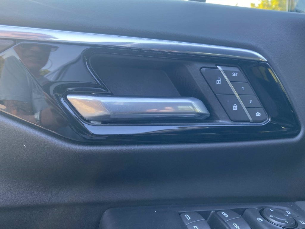 Used 2025 Chevrolet Tahoe LT AWD/4WD image 18