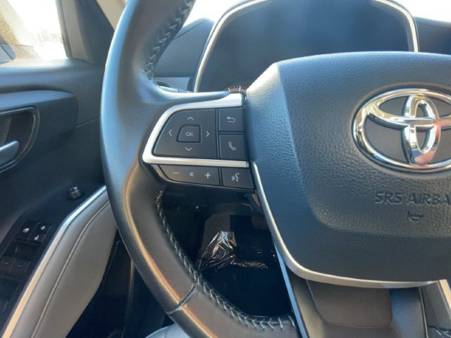 Used 2024 Toyota Highlander XLE AWD/4WD image 17