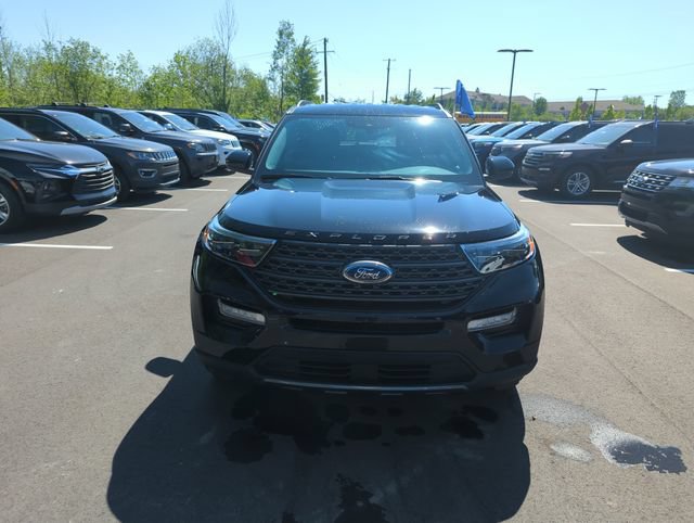 Certified 2024 Ford Explorer XLT w/ Equipment Group 202A AWD/4WD image 8