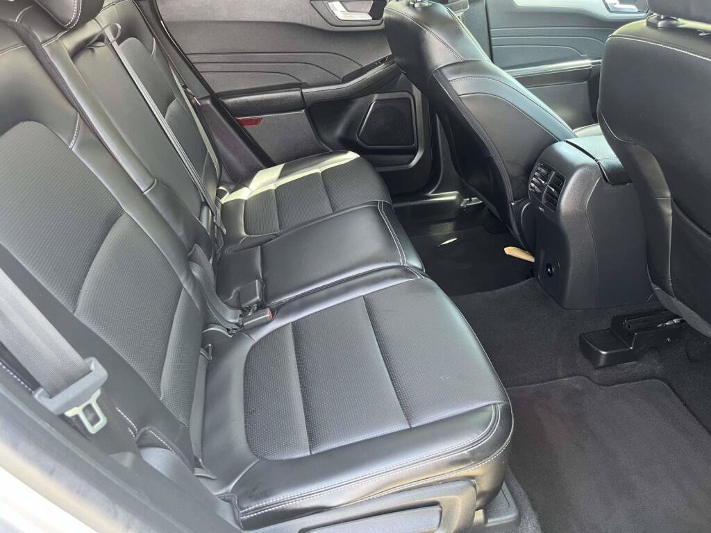 Certified 2024 Ford Escape Platinum AWD/4WD image 22