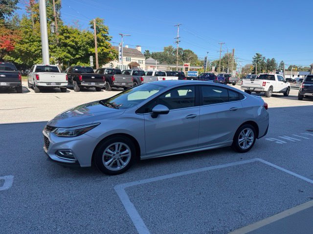 Used 2018 Chevrolet Cruze LT w/ Convenience Package FWD image 6