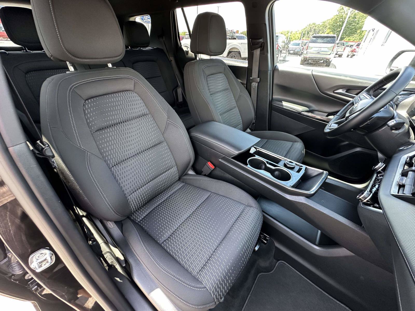 Used 2026 Chevrolet Equinox LT w/ Safety and Technology Package FWD image 22
