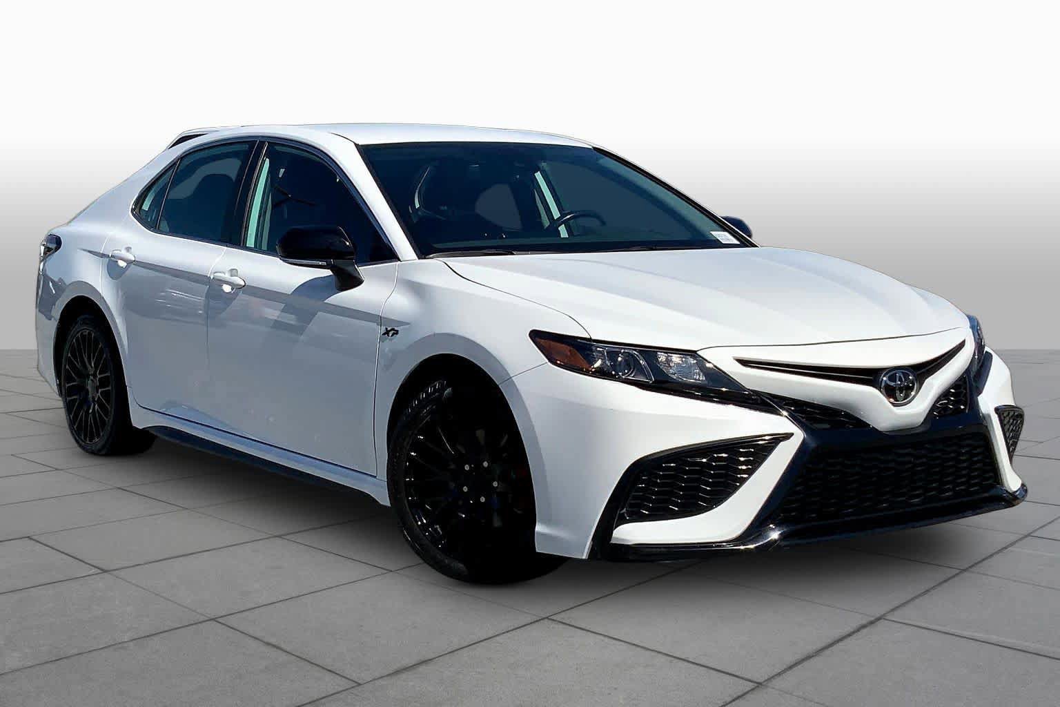 Used 2024 Toyota Camry SE w/ Convenience Package FWD image 3