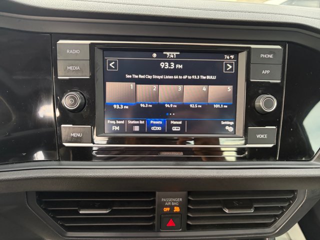 Used 2022 Volkswagen Jetta SE w/ Panoramic Sunroof Package FWD image 28