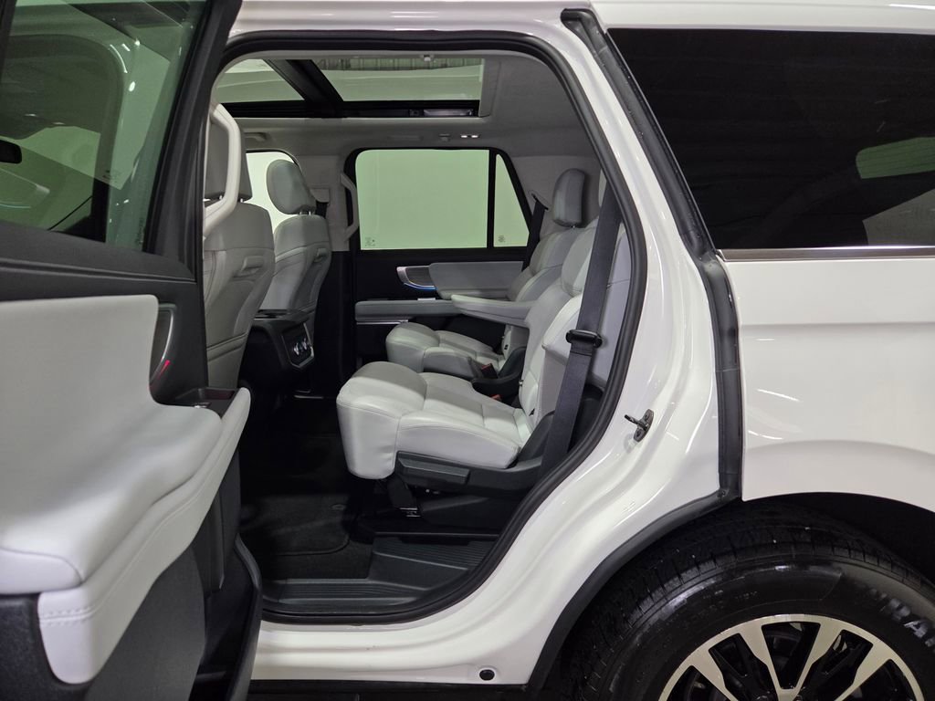 Certified 2025 Ford Expedition Platinum image 19