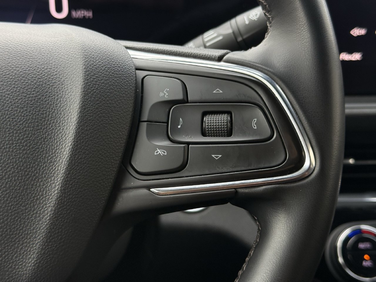 Used 2025 Buick Envista Sport Touring FWD image 13