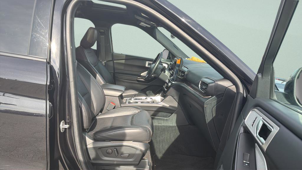 Certified 2023 Ford Explorer Platinum w/ Technology Package AWD/4WD image 34