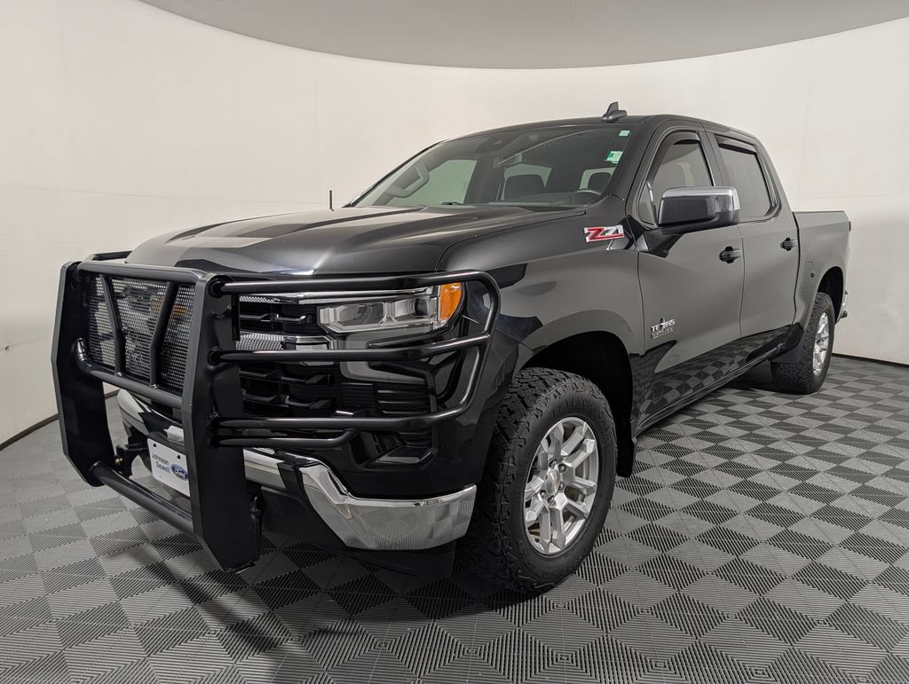Used 2022 Chevrolet Silverado 1500 LT w/ Z71 Off-Road Package AWD/4WD image 4