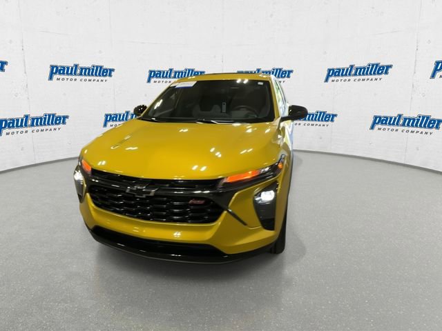 Used 2024 Chevrolet Trax RS w/ Sunroof Package FWD image 4