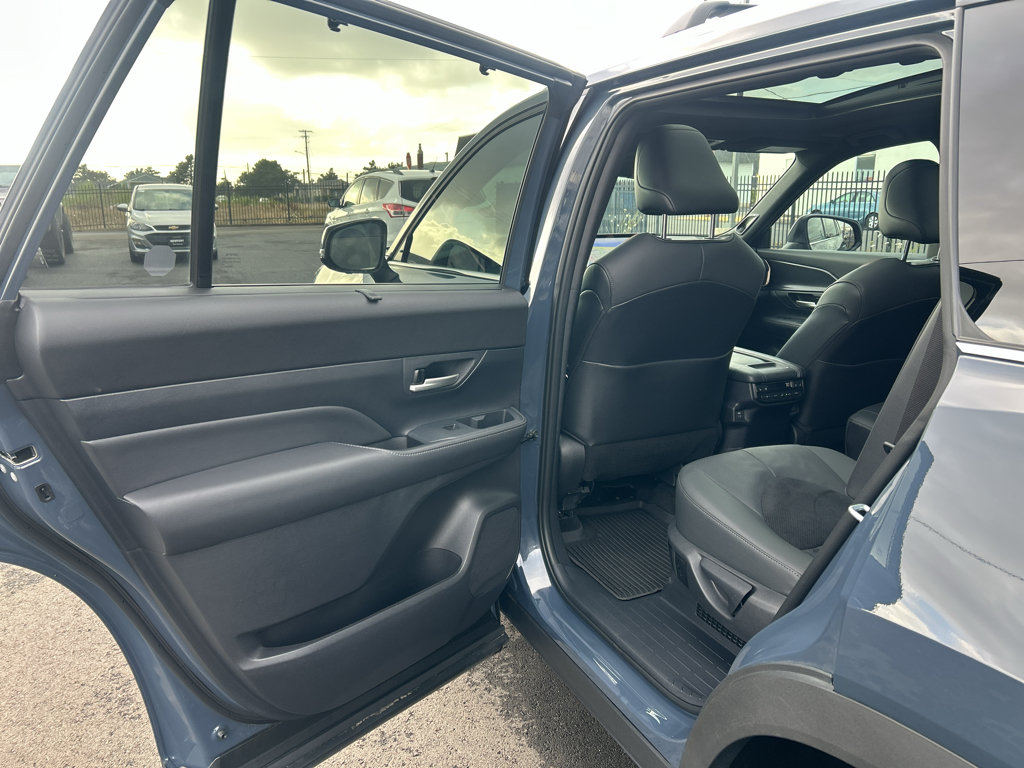 Used 2025 Toyota Grand Highlander AWD Hybrid image 32