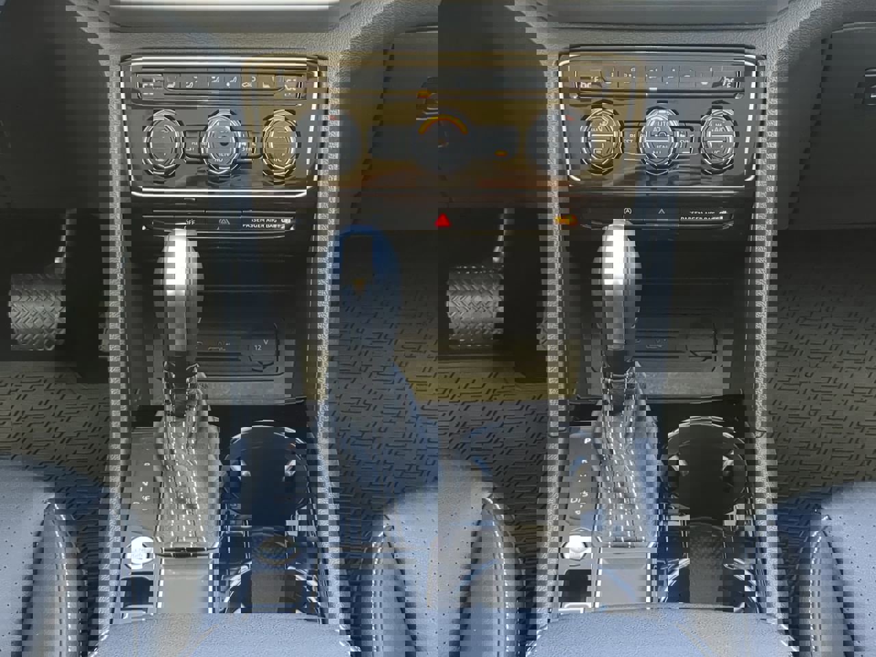 Used 2023 Volkswagen Atlas SE w/ Panoramic Sunroof Package image 17