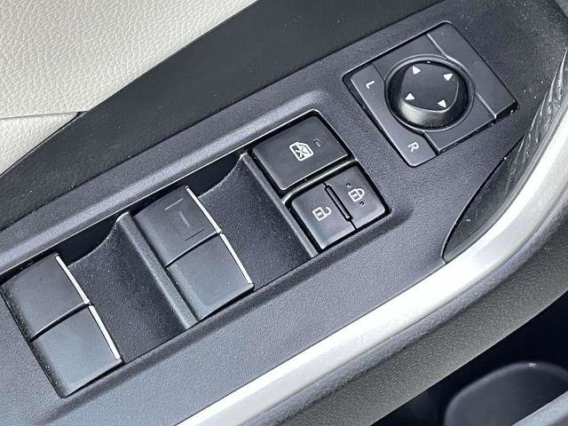 Used 2020 Toyota RAV4 XLE Premium image 18