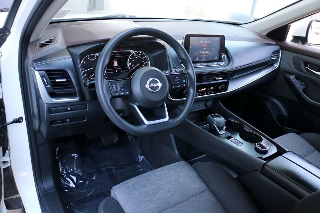 Used 2023 Nissan Rogue SV image 16