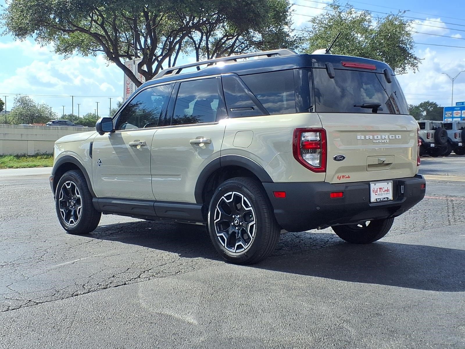 Certified 2025 Ford Bronco Sport Outer Banks w/ Outer Banks Tech Package+ AWD/4WD image 8