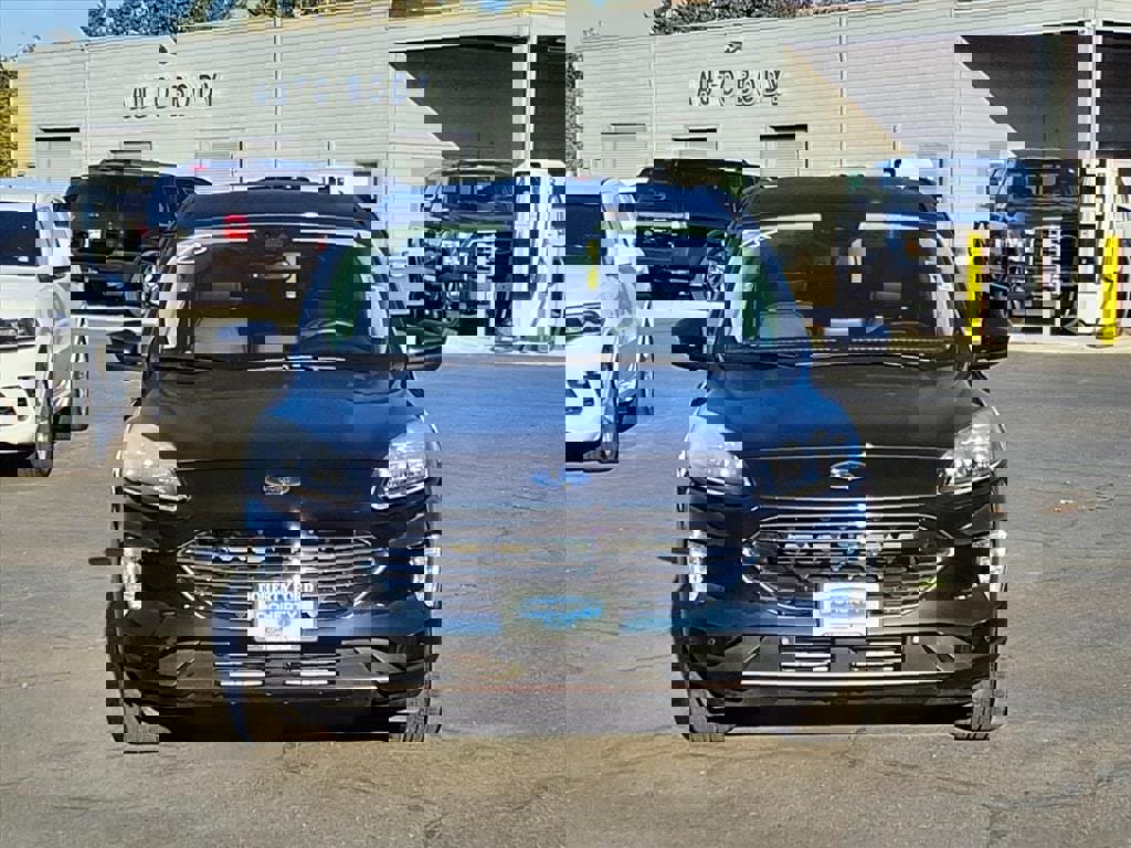 Certified 2022 Ford Escape Titanium w/ Titanium Elite Package image 2