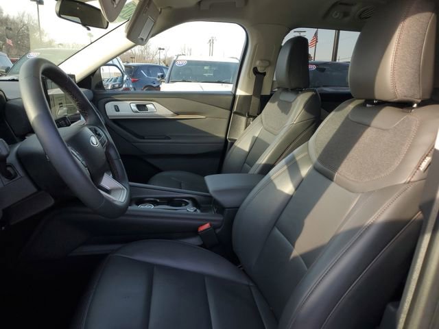 Certified 2025 Ford Explorer Active w/ Active Comfort Package image 9