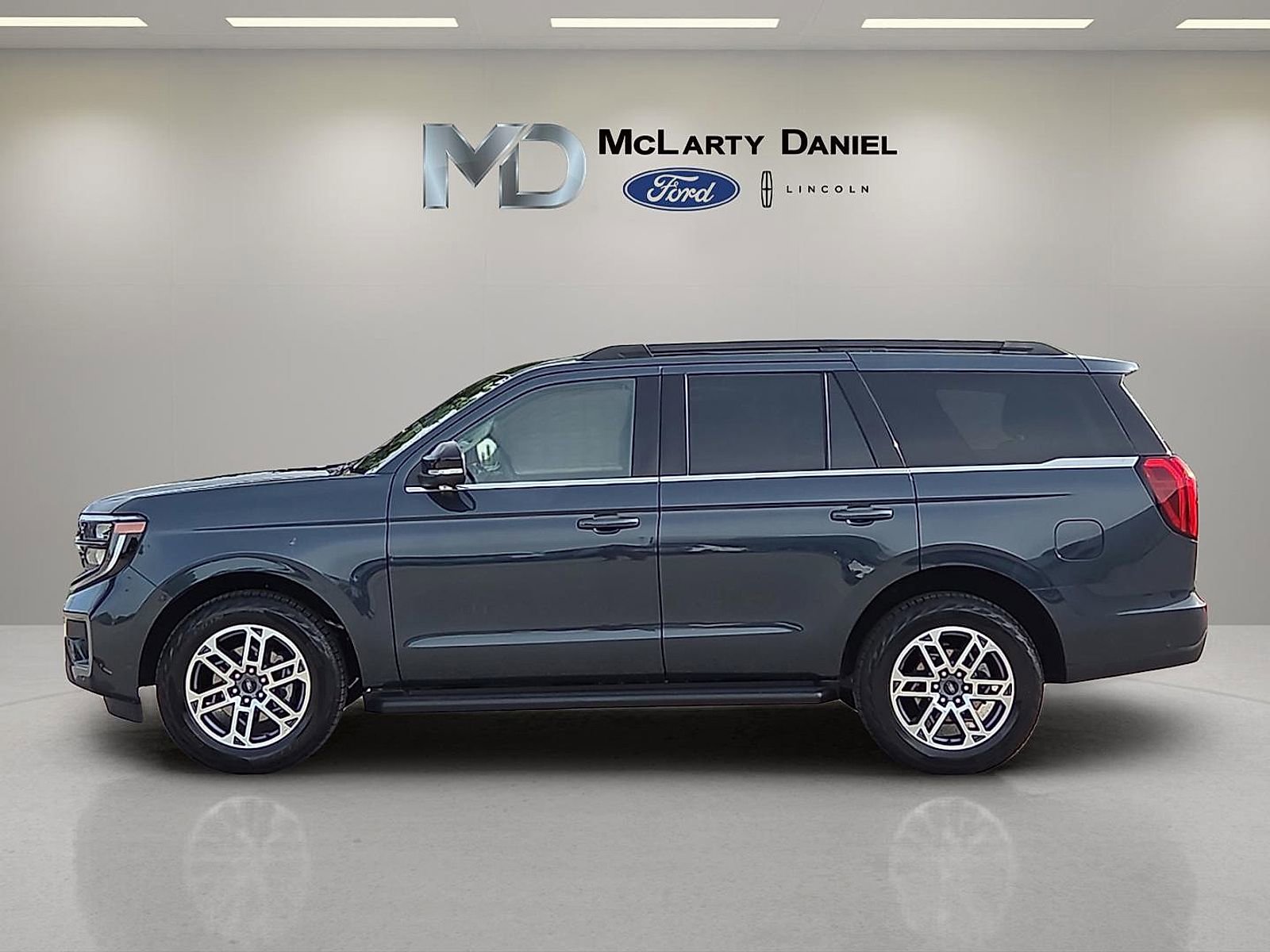 Certified 2025 Ford Expedition Active AWD/4WD image 3