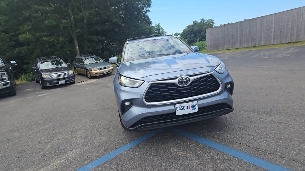 Used 2020 Toyota Highlander XLE AWD/4WD image 14
