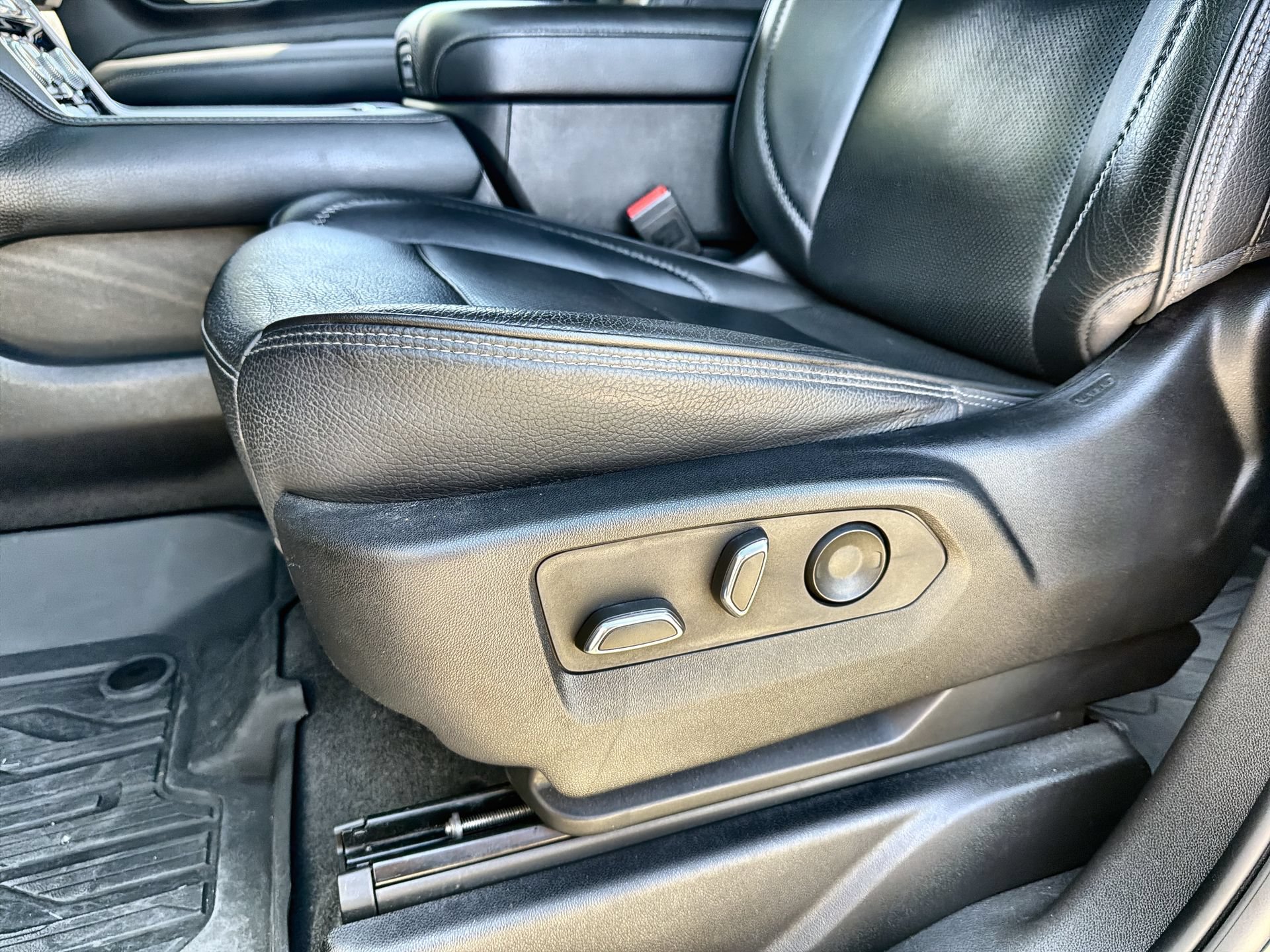 Used 2022 GMC Yukon Denali AWD/4WD image 12