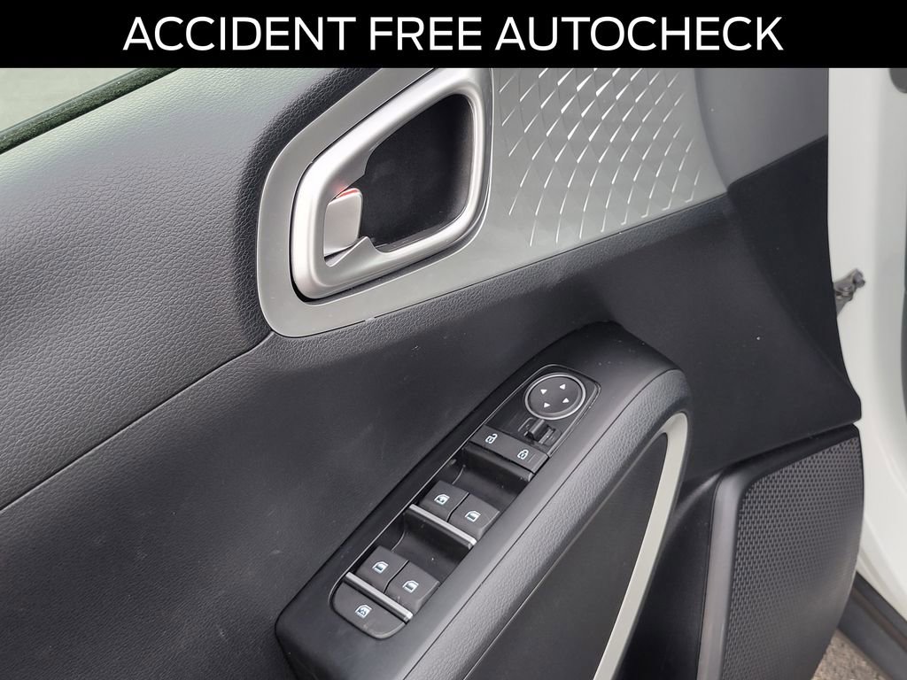 Used 2020 Kia Soul LX FWD image 18
