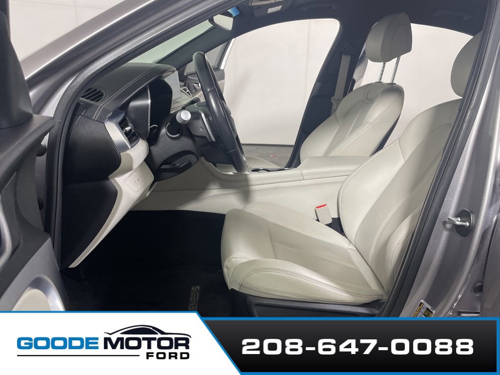 Used 2024 Genesis G70 2.5T image 9