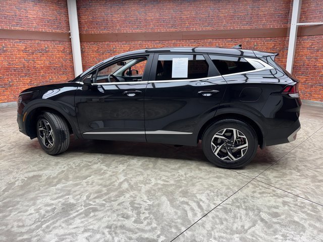 Used 2023 Kia Sportage LX image 2