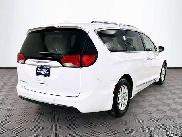 Used 2020 Chrysler Pacifica Touring-L image 5