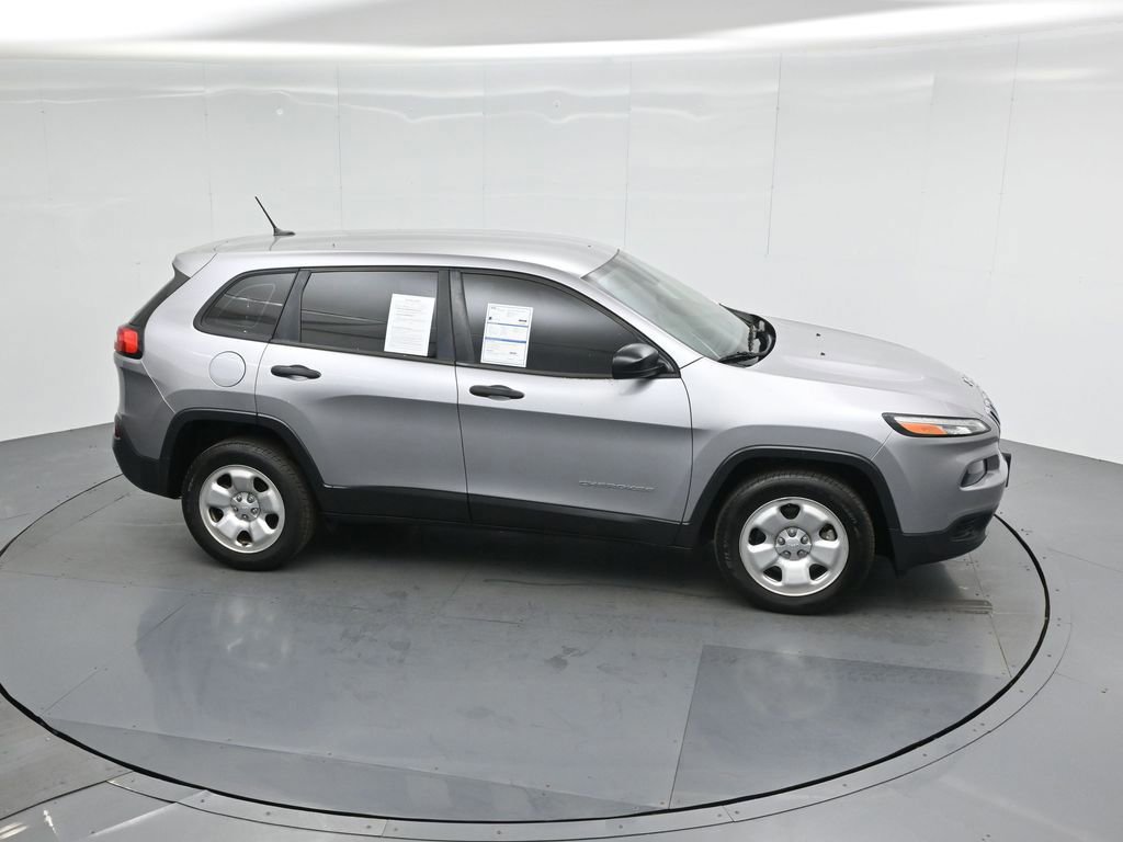 Used 2017 Jeep Cherokee Sport image 10