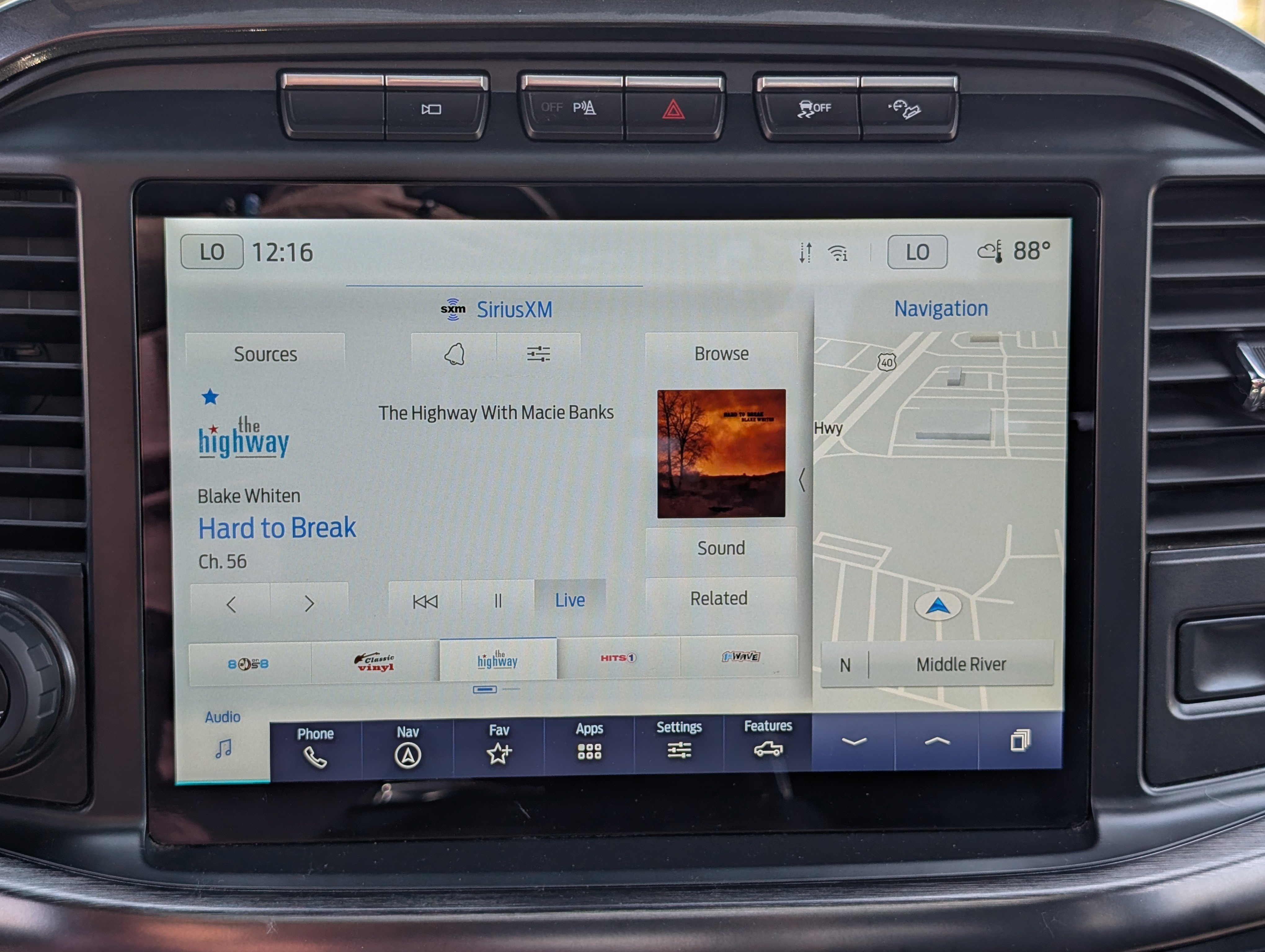 Certified 2022 Ford F150 Lariat w/ Equipment Group 502A High image 28