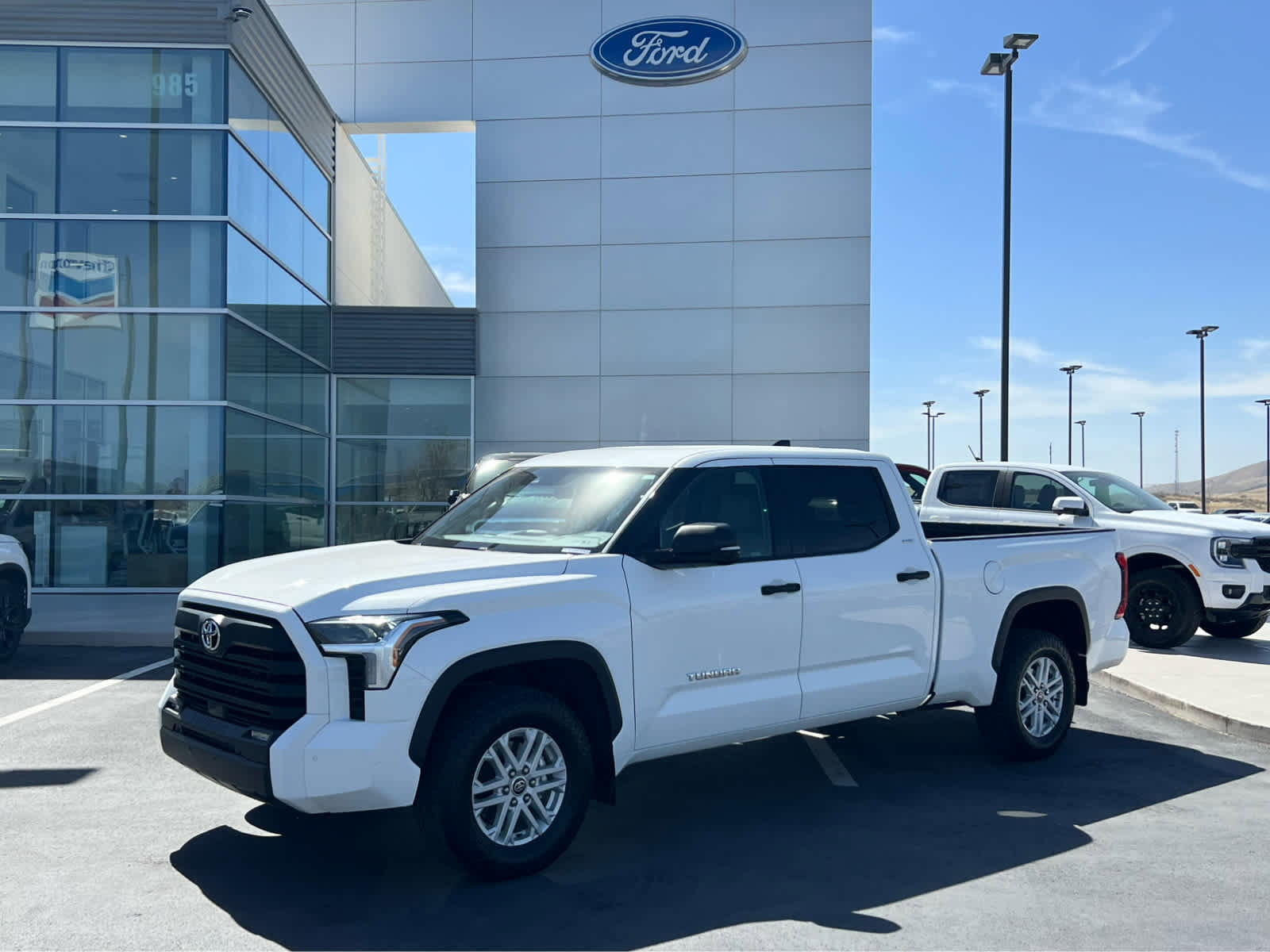 Used 2022 Toyota Tundra SR5 w/ SR5 Convenience Package image 1