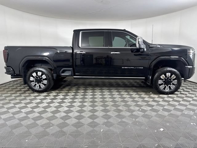Used 2025 GMC Sierra 3500 Denali Ultimate AWD/4WD image 2
