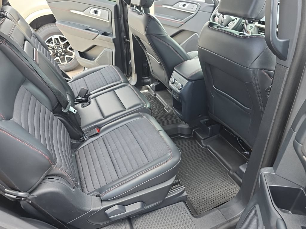 Certified 2025 Ford Explorer ST-Line w/ ST-Line Street Pack AWD/4WD image 10