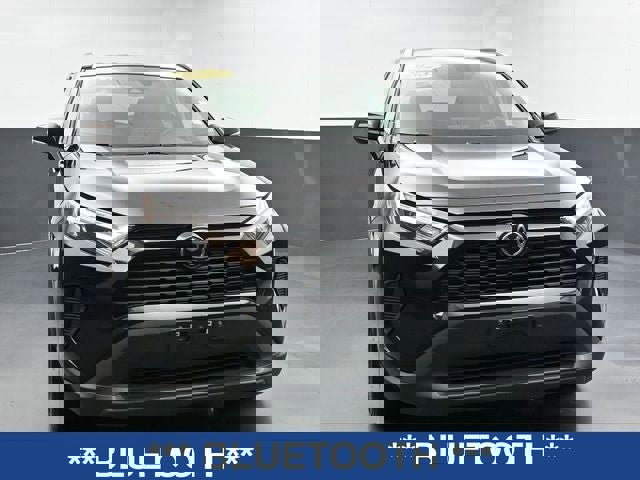 Used 2023 Toyota RAV4 XLE AWD/4WD image 4